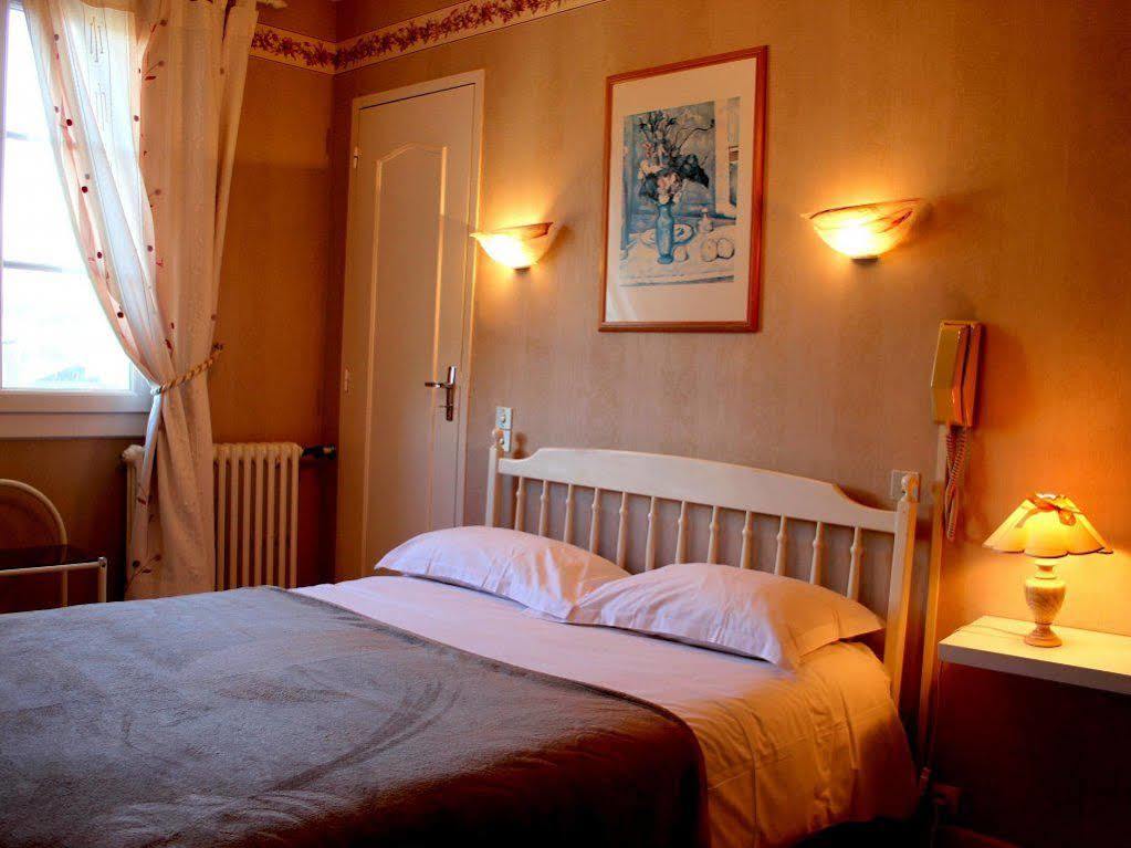 Logis Les Cimes Hotel 2*