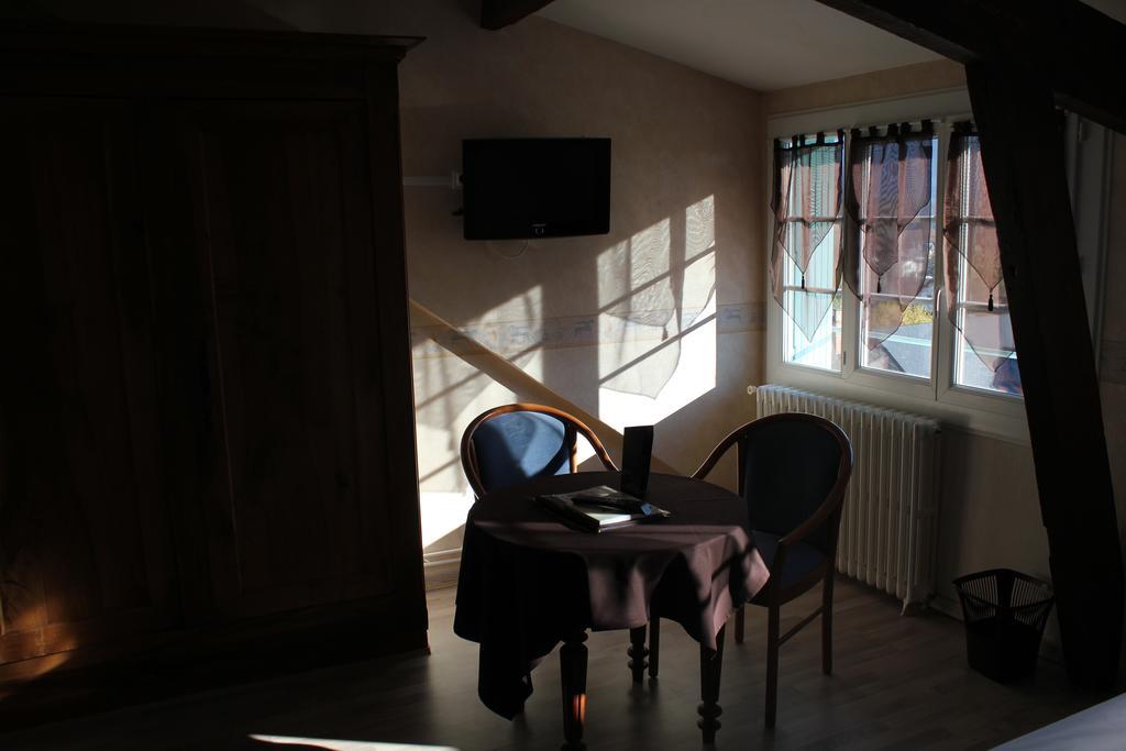 Hotel Logis Les Cimes 2*