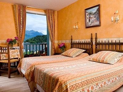Hotel Logis Les Cimes 2*